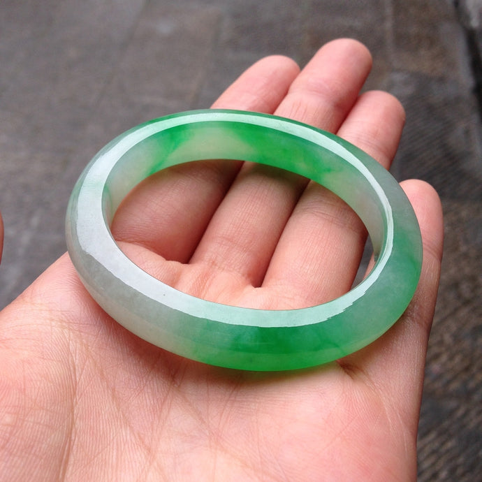 Think about the price gap between type A and type B in Jadeite angle bracelet