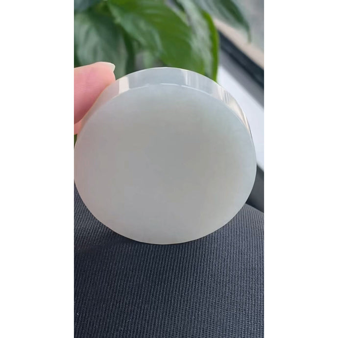 Beyond the Color: A Guide to the Translucency and Texture of White Jadeite Rough
