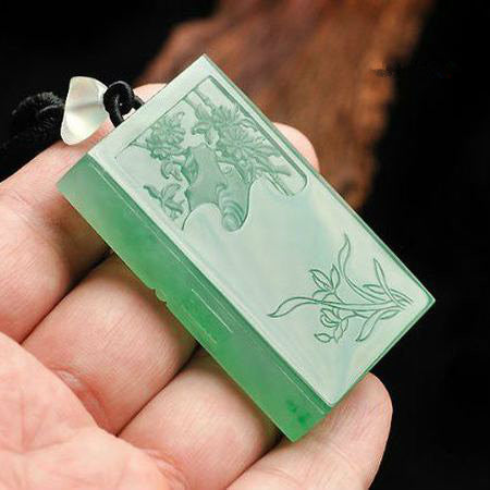Jadeite jade on the subject of three friends