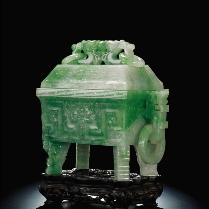 The qing qianlong jade dragon pattern double ear dragon button square tripod appreciation