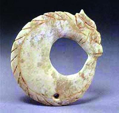 At the site of lingjiatan, the jade dragon was unearthed