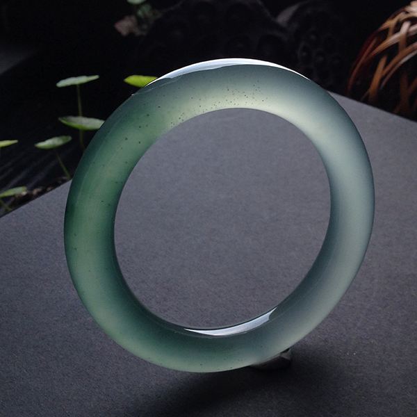 Wrist decoration - jade bracelet introduction