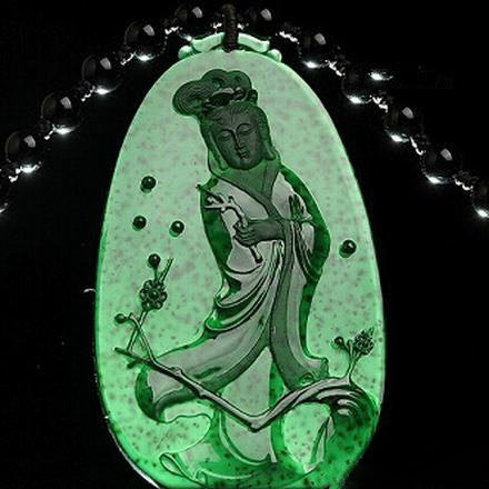 Legend of jade carving theme: snow seeking plum