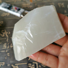 Natural Kunlun Jade Rough Nephrite Raw (164g, 8X4X3cm)